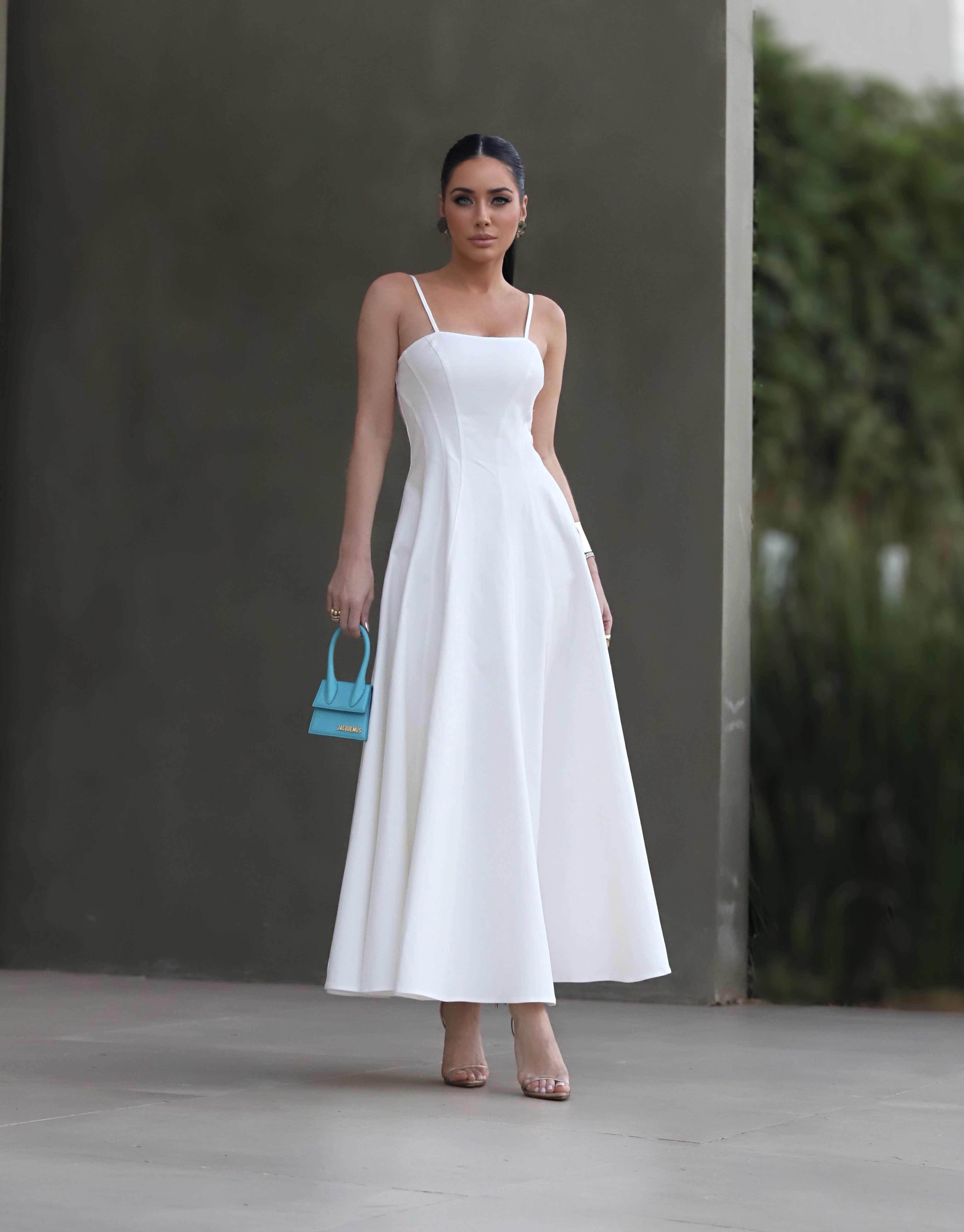 VESTIDO MIDI COM DECOTE RETO E SAIA RODADA COLEÇÃO VERÃO 25