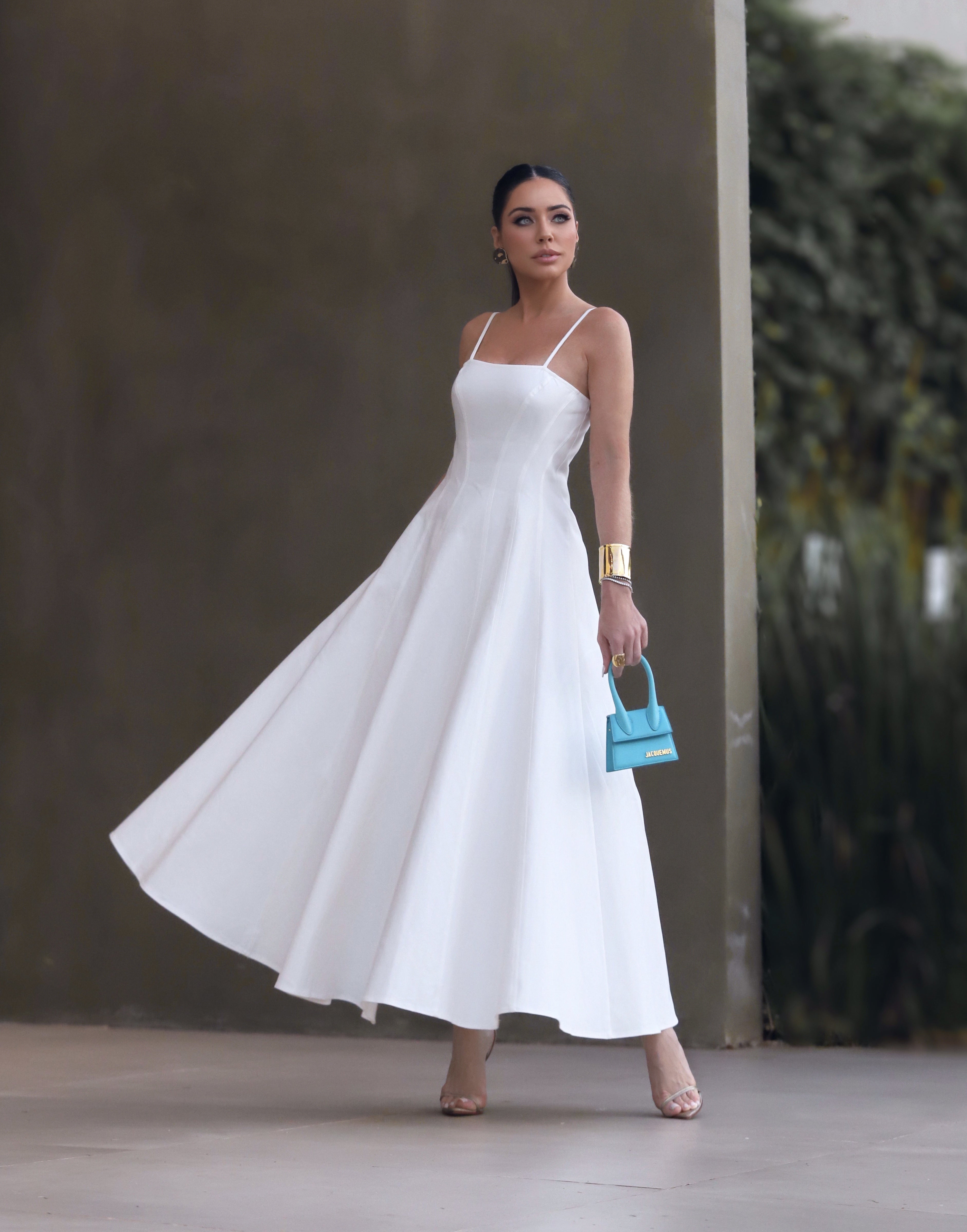 VESTIDO MIDI COM DECOTE RETO E SAIA RODADA COLEÇÃO VERÃO 25