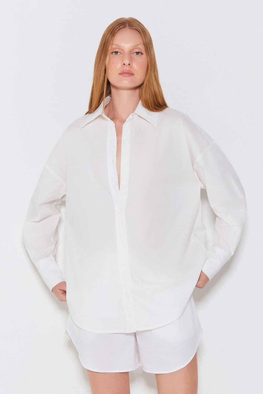 CAMISA OVERSIZED COM BARRA FRALDADA COLEÇÃO VERÃO 25